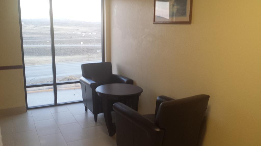 Super 8 By Wyndham Rawlins Wyoming Motel Exterior photo